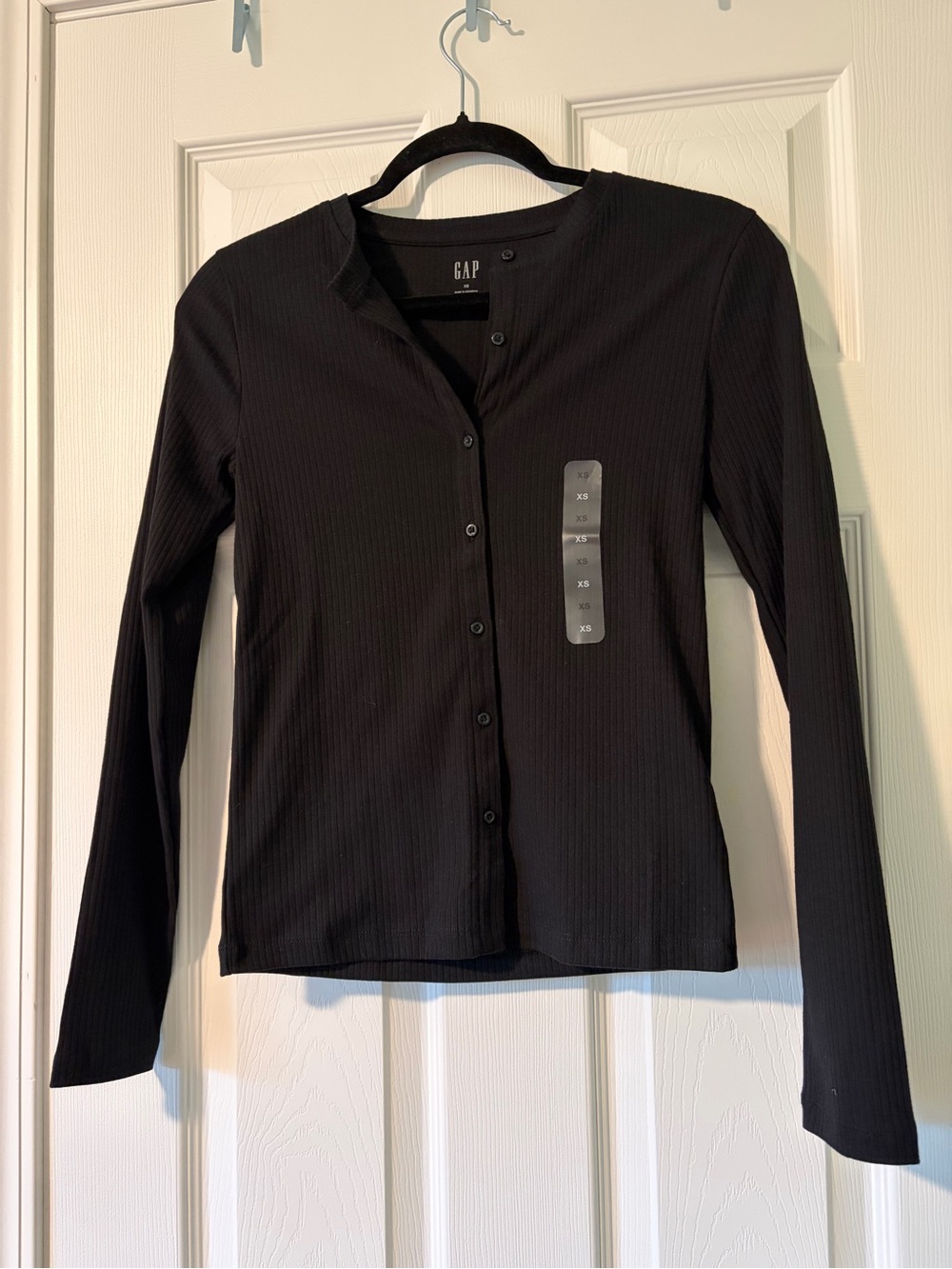GAP Black Ribbed Button-Up Long Sleeve Top